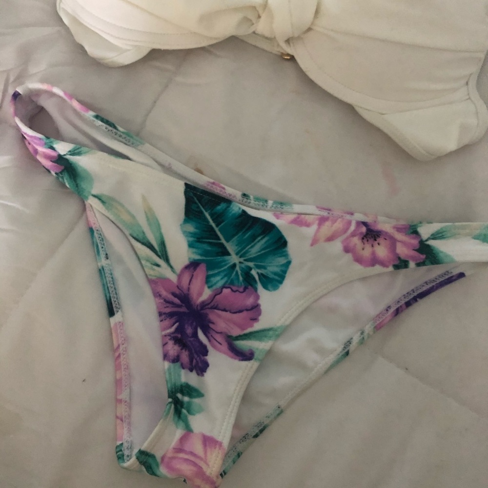 **SOLD** Bikini - Picture 3 of 4
